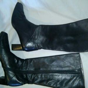 ***SOLD***Stuart Weitzman